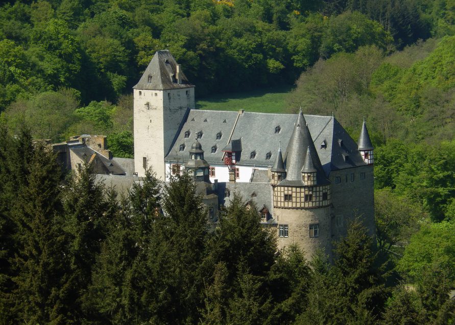 Burg Elz, die am besten erhaltene Burg Deutschlands